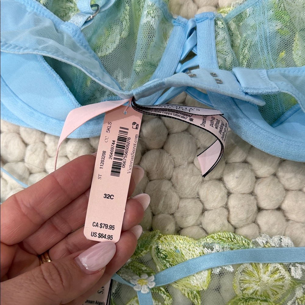 NWT Victoria’s Secret Light Blue Lingerie Set with Yellow & Green Lemons - Picture 9 of 9
